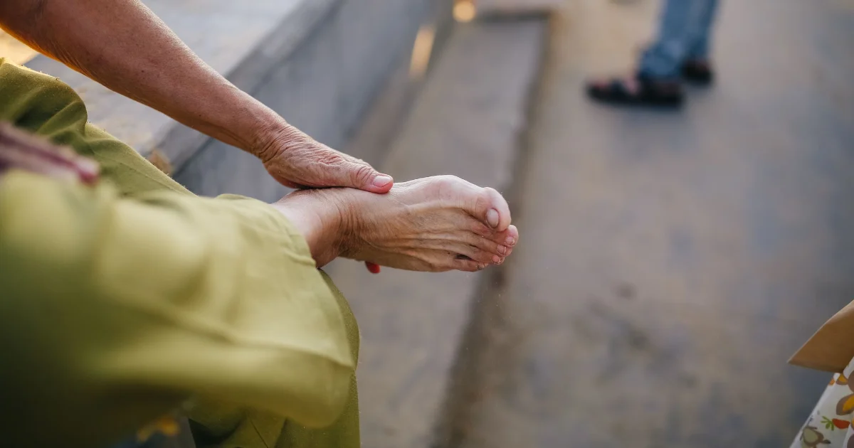 Hands supporting a painful foot - best shoes for arthritis in the feet, Podiatrist Tested