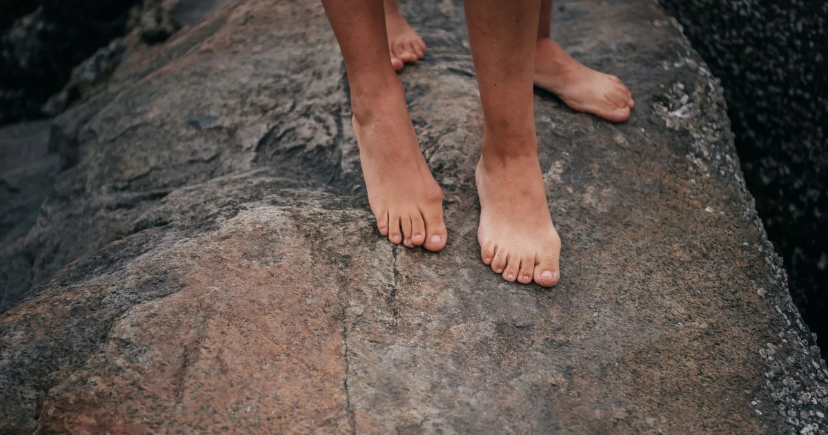 Bare feet standing with the forefoot spread under body weight - zero drop shoes, Podiatrist Tested