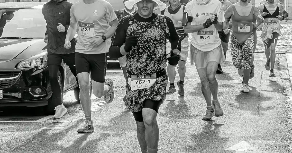 Runners mid-stride in an urban race — best running shoes for plantar fasciitis, Podiatrist Tested